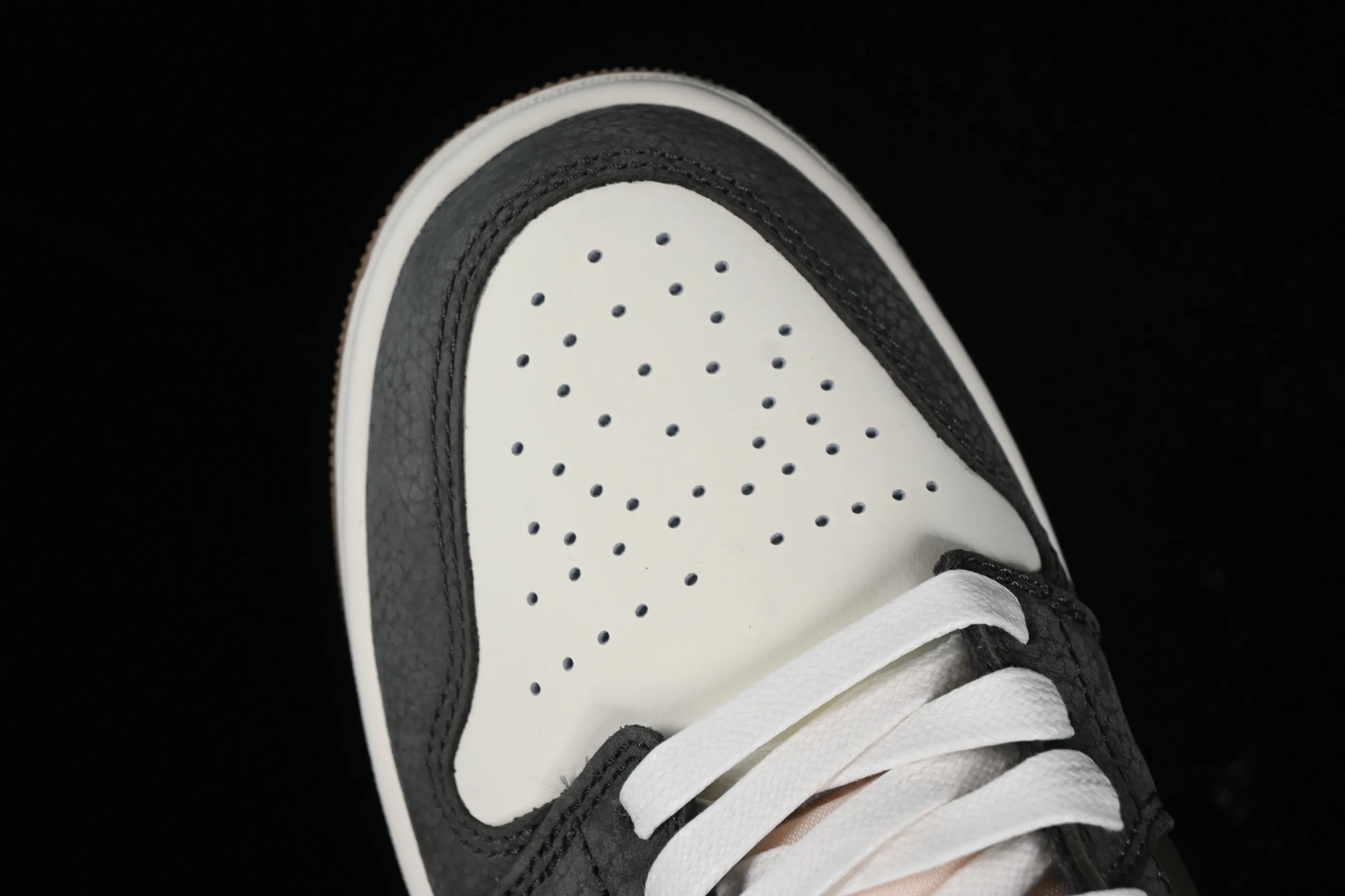 All categories Air Jordan Jordan series basketball shoes Air Jordan 1 Low G version pure original Air Jordan 1 Low "Snkrs Day" AJ1 Joe 1 Magpie gray toe low-top cultural casual sneakers FD0399-004